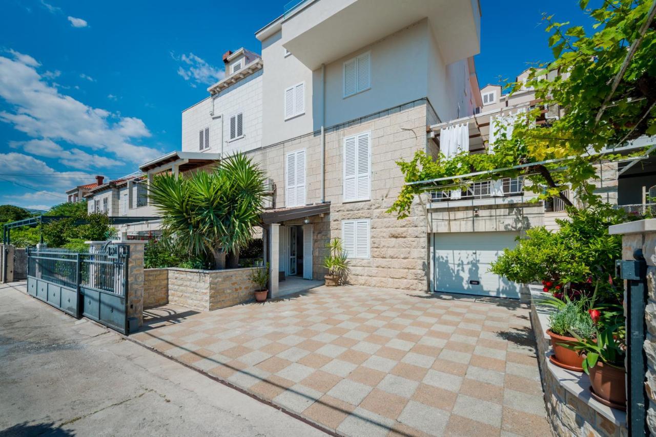 Superior Stunning Gravosa With A Free Parking 3*